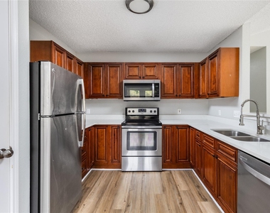 1803 Heatherglen Ln - Photo Thumbnail 18