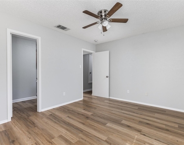 1803 Heatherglen Ln - Photo Thumbnail 29
