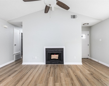 1803 Heatherglen Ln - Photo Thumbnail 9