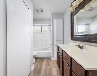 1803 Heatherglen Ln - Photo Thumbnail 26