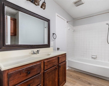 1803 Heatherglen Ln - Photo Thumbnail 30