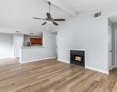 1803 Heatherglen Ln - Photo Thumbnail 8