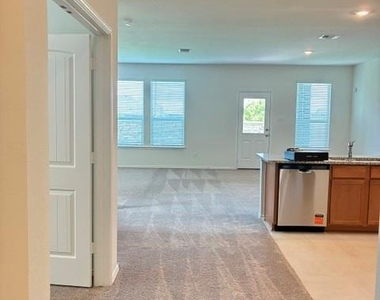 4040 Terracina Dr - Photo Thumbnail 4