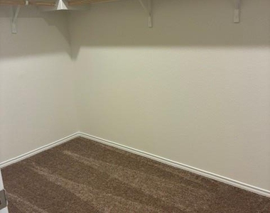 4040 Terracina Dr - Photo Thumbnail 24