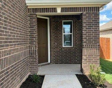 4040 Terracina Dr - Photo Thumbnail 3