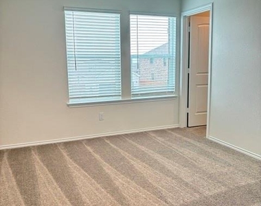 4040 Terracina Dr - Photo Thumbnail 20