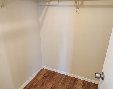 924 E Dean Keeton St - Photo Thumbnail 12