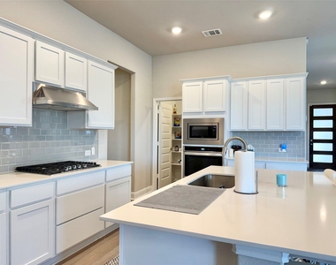 17712 Gilberto Dr - Photo Thumbnail 5