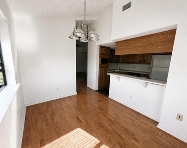 2508 W 12th St - Photo Thumbnail 4