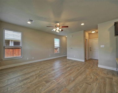 508 High Tech Dr - Photo Thumbnail 9