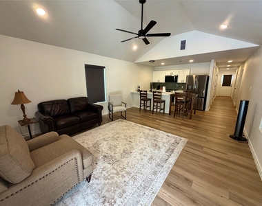 1107 Neches St - Photo Thumbnail 1