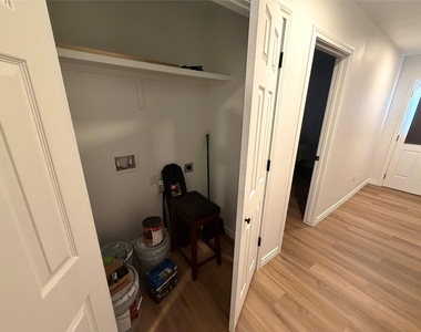 1107 Neches St - Photo Thumbnail 12