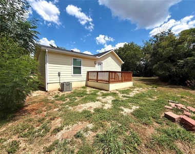 1107 Neches St - Photo Thumbnail 15