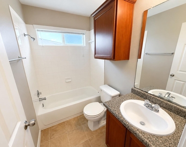 220 Adriana Ln - Photo Thumbnail 8