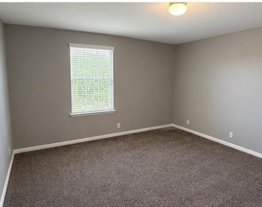 220 Adriana Ln - Photo Thumbnail 12