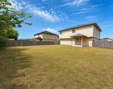 220 Adriana Ln - Photo Thumbnail 15