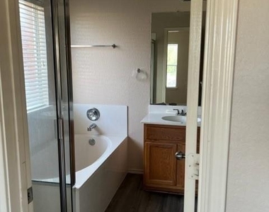 14921 Lipton Ln - Photo Thumbnail 10