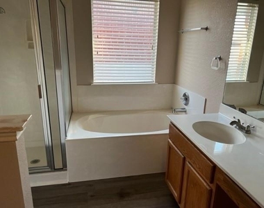 14921 Lipton Ln - Photo Thumbnail 12