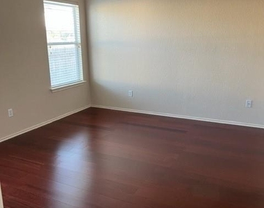 14921 Lipton Ln - Photo Thumbnail 8