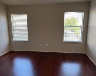 14921 Lipton Ln - Photo Thumbnail 9