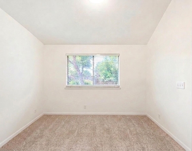 1841 Greening Way - Photo Thumbnail 11