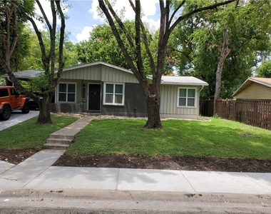 1408 Broadmoor Dr - Photo Thumbnail 16