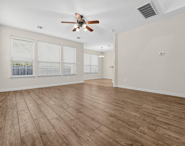 2410 Great Oaks Dr - Photo Thumbnail 8