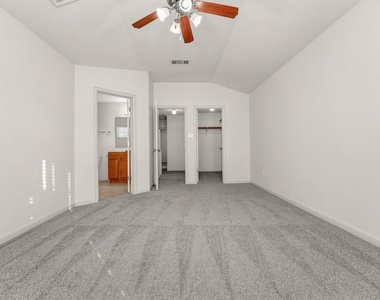 2410 Great Oaks Dr - Photo Thumbnail 13