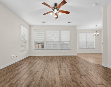 2410 Great Oaks Dr - Photo Thumbnail 7