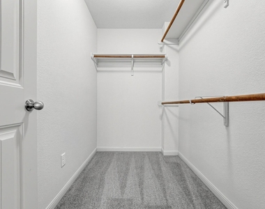 2410 Great Oaks Dr - Photo Thumbnail 23