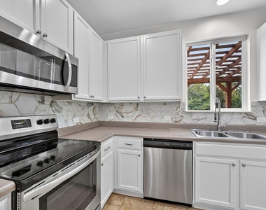 9420 Southwick Dr - Photo Thumbnail 14