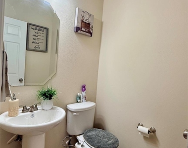 9420 Southwick Dr - Photo Thumbnail 10