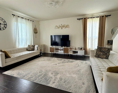 9420 Southwick Dr - Photo Thumbnail 4