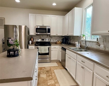 9420 Southwick Dr - Photo Thumbnail 5