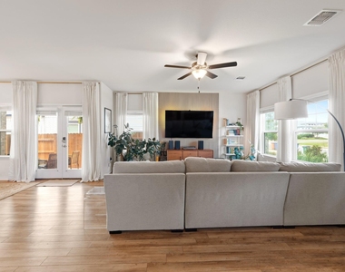 9207 Looksee Ln - Photo Thumbnail 4