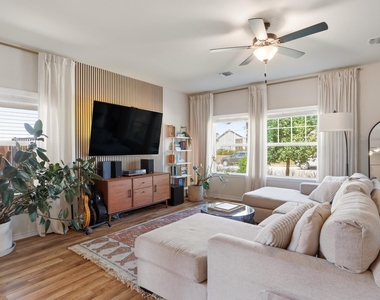 9207 Looksee Ln - Photo Thumbnail 6