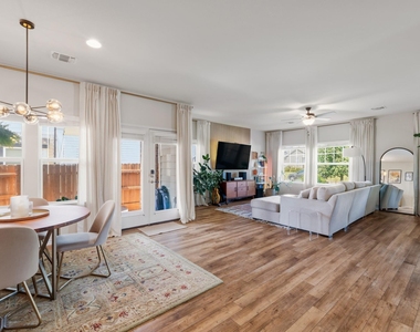 9207 Looksee Ln - Photo Thumbnail 8