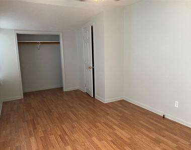 621 S Commerce St - Photo Thumbnail 5
