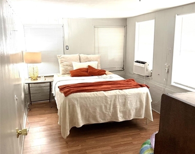621 S Commerce St - Photo Thumbnail 10