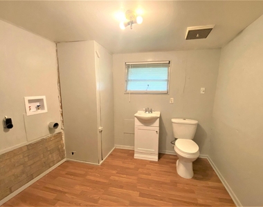 621 S Commerce St - Photo Thumbnail 9