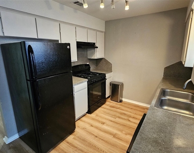 1320 Southport Dr - Photo Thumbnail 2