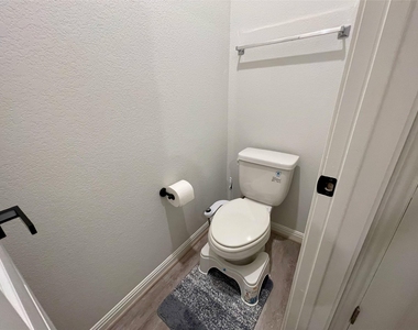 17214 Antioch Ave - Photo Thumbnail 15