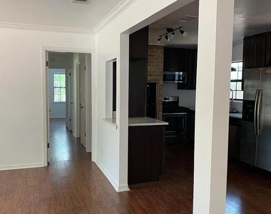 5702 Fairlane Dr - Photo Thumbnail 9