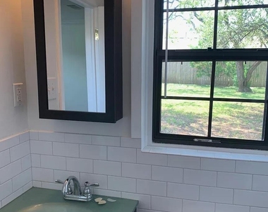 5702 Fairlane Dr - Photo Thumbnail 18
