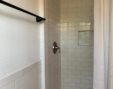 5702 Fairlane Dr - Photo Thumbnail 19