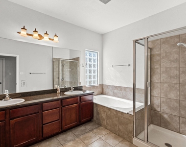 6704 Menchaca Rd - Photo Thumbnail 14