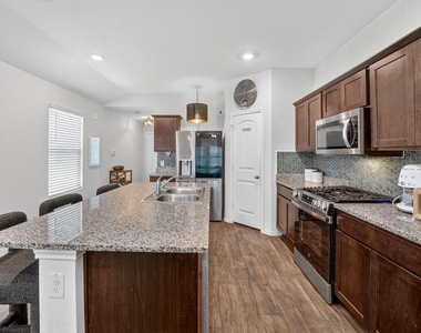 196 Harvest Creek Dr - Photo Thumbnail 7