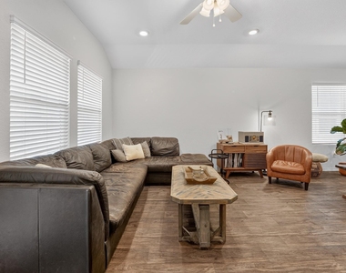 196 Harvest Creek Dr - Photo Thumbnail 5
