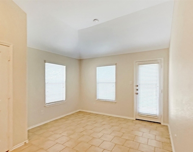 437 Travertine Trl - Photo Thumbnail 8