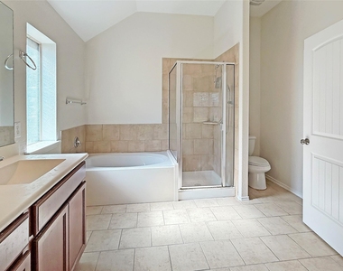 437 Travertine Trl - Photo Thumbnail 12